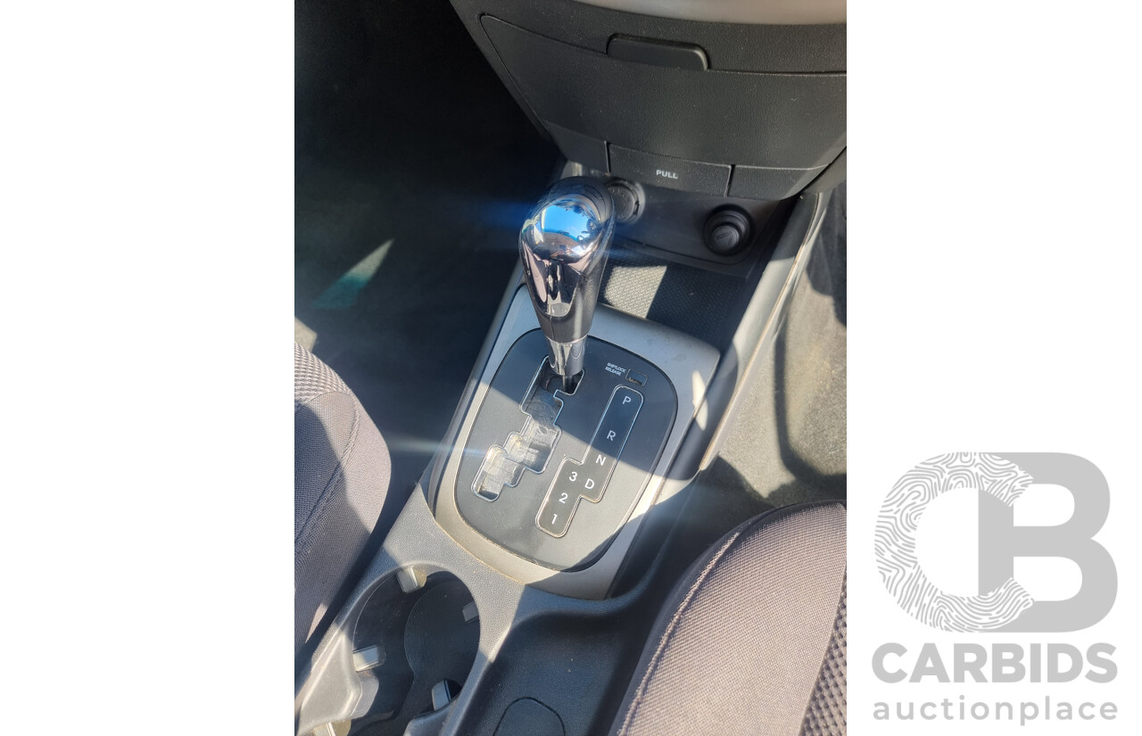 2/2011 Hyundai i30 SLX 1.6 CRDi FD MY11 4d Wagon Hyper Silver Metallic Turbo Diesel 1.6L