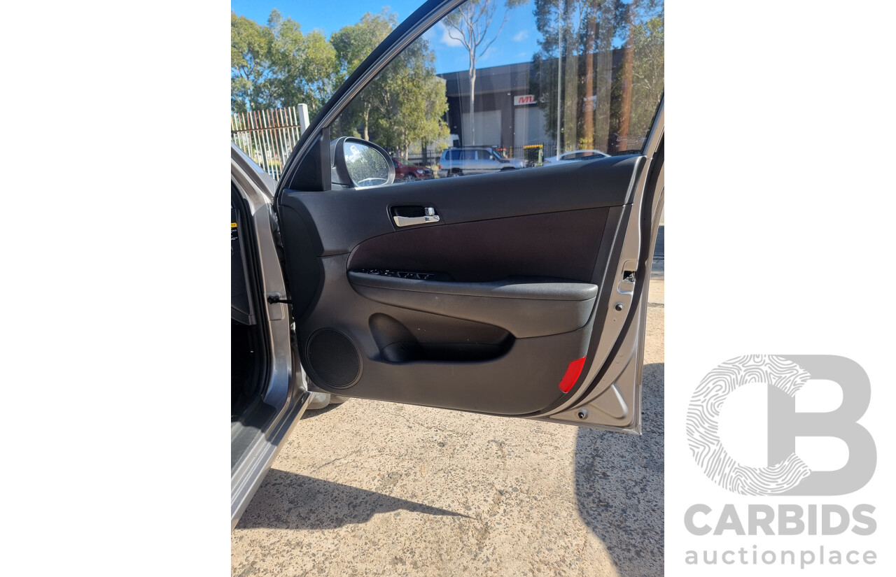 2/2011 Hyundai i30 SLX 1.6 CRDi FD MY11 4d Wagon Hyper Silver Metallic Turbo Diesel 1.6L