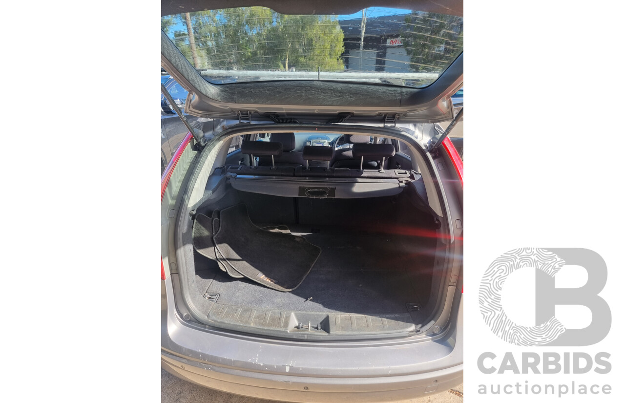 2/2011 Hyundai i30 SLX 1.6 CRDi FD MY11 4d Wagon Hyper Silver Metallic Turbo Diesel 1.6L