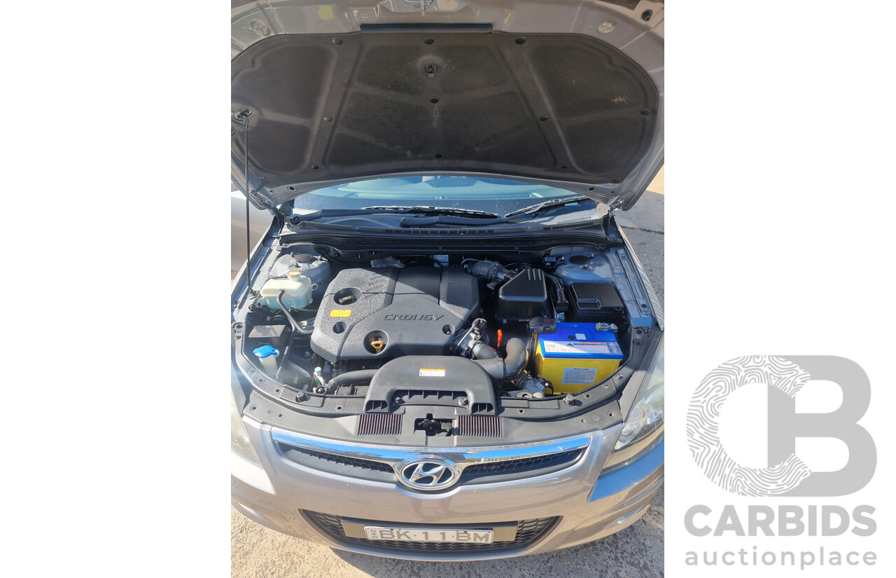 2/2011 Hyundai i30 SLX 1.6 CRDi FD MY11 4d Wagon Hyper Silver Metallic Turbo Diesel 1.6L