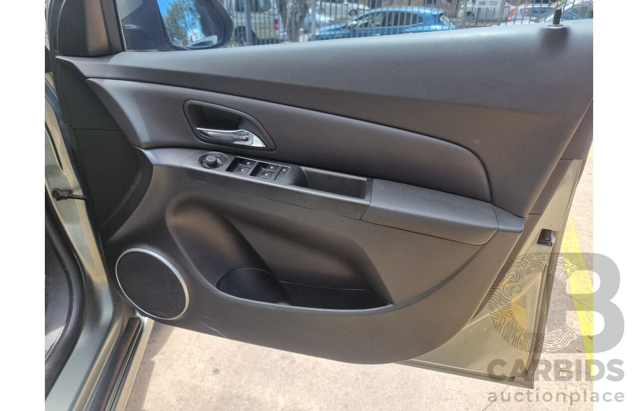6/2013 Holden Cruze SRi V JH MY14 5d Hatchback Grey Turbo 1.6L