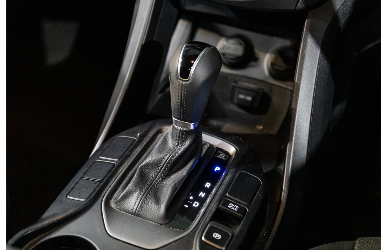 01/2015 Hyundai Santa Fe Elite CRDi (AWD) DM MY15 4D Wagon Titanium Silver Turbo Diesel 2.2L - 7 Seats