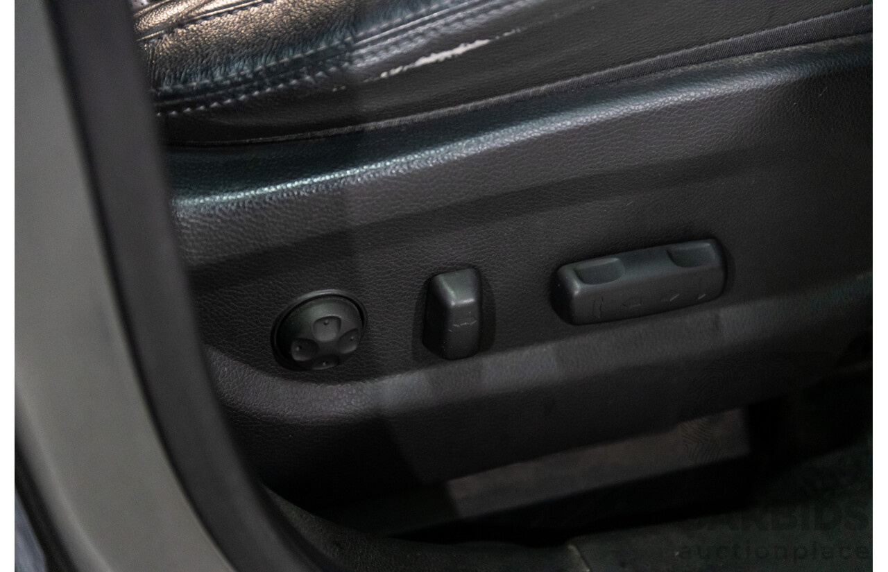 01/2015 Hyundai Santa Fe Elite CRDi (AWD) DM MY15 4D Wagon Titanium Silver Turbo Diesel 2.2L - 7 Seats