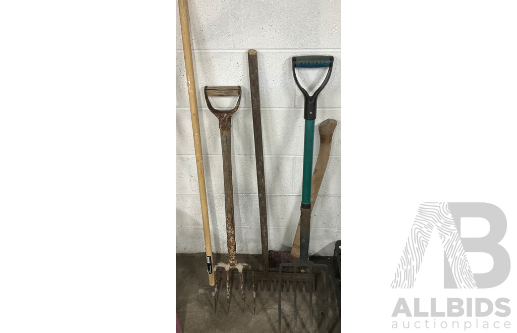 Two Karcher & One Gerni Pressure Washer & Assorted Gardening Equipment and Tools