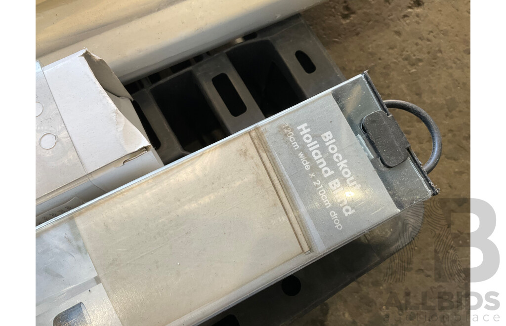 Assorted Aluminium Venetian Blinds & Blockout Holland Blind