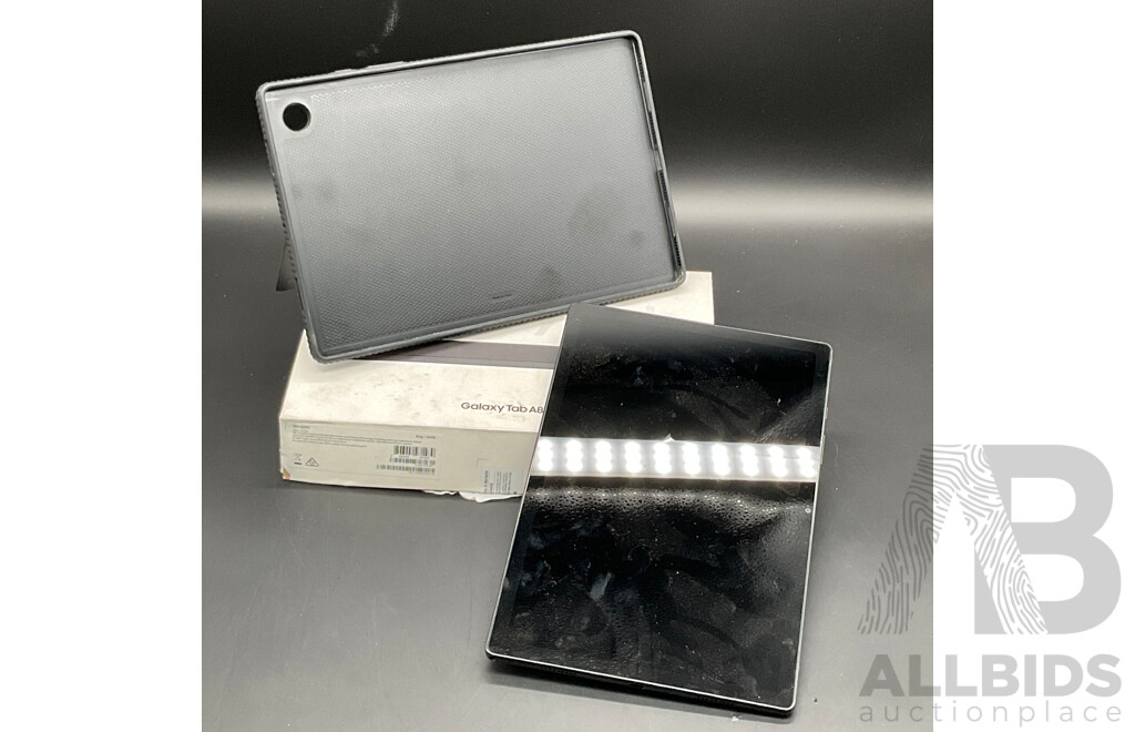 SAMSUNG GalaxyTab A8 Tablet 64GB and Case