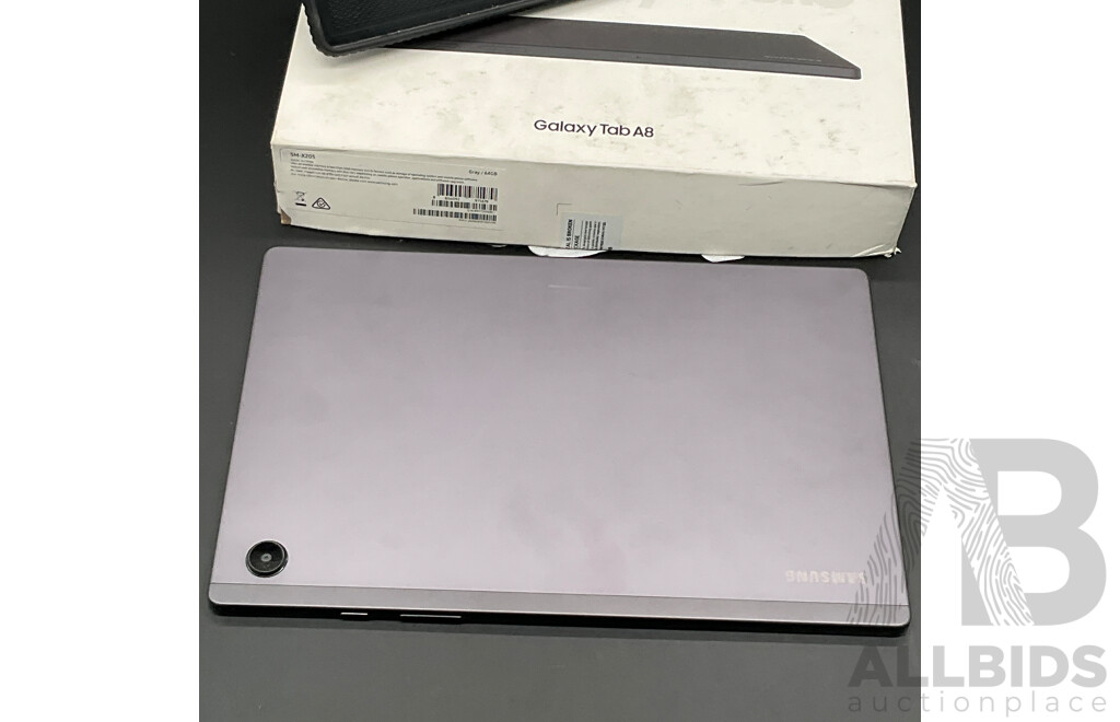 SAMSUNG GalaxyTab A8 Tablet 64GB and Case