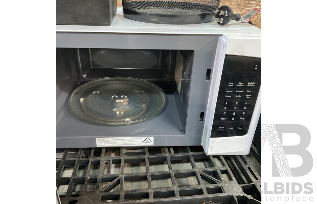 WESTINGHOUSE Microwave, LOGITECH Speaker, KOGAN USB Ports, Wire Mesh Waste Basket and CYBERPOWER Uninterruptible Power Supply - Lot of 5