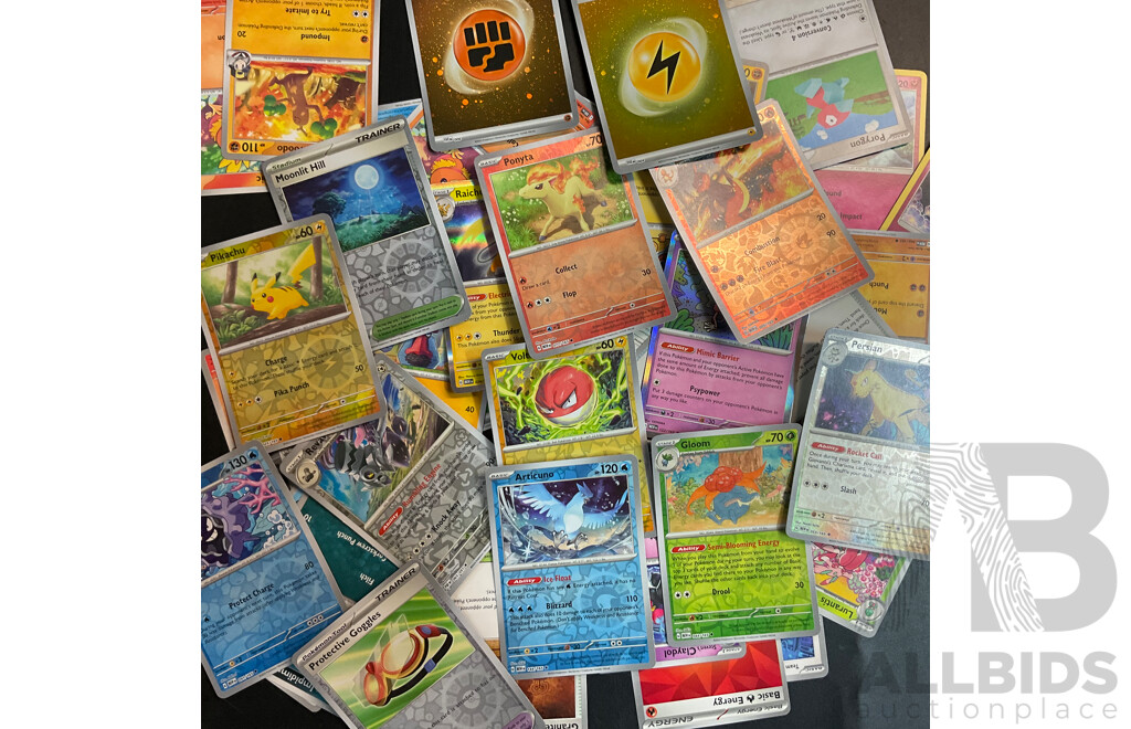 Blind Box: Assorted Pokémon Trading Cards (English) - 400+ Common, 200 Foil