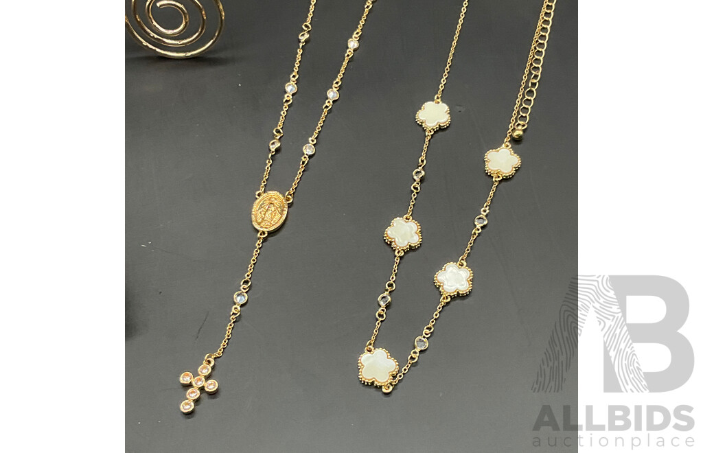 JUICY COUTURE Decorative Pillow and LOUISA Assorted Costume Jewellery - Lot of 7