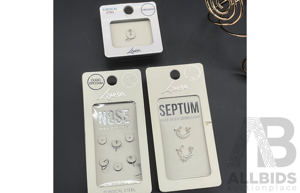 JUICY COUTURE Decorative Pillow and LOUISA Assorted Costume Jewellery - Lot of 7