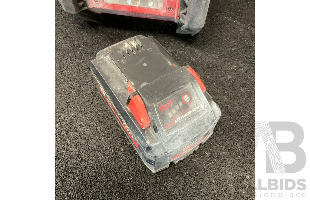 MILWAUKEE 18V LED Area Light (M18 AL) with 6.0Ah Battery
