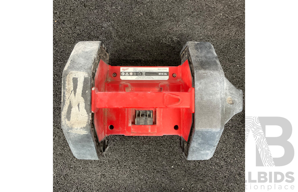 MILWAUKEE 18V LED Area Light (M18 AL) with 6.0Ah Battery