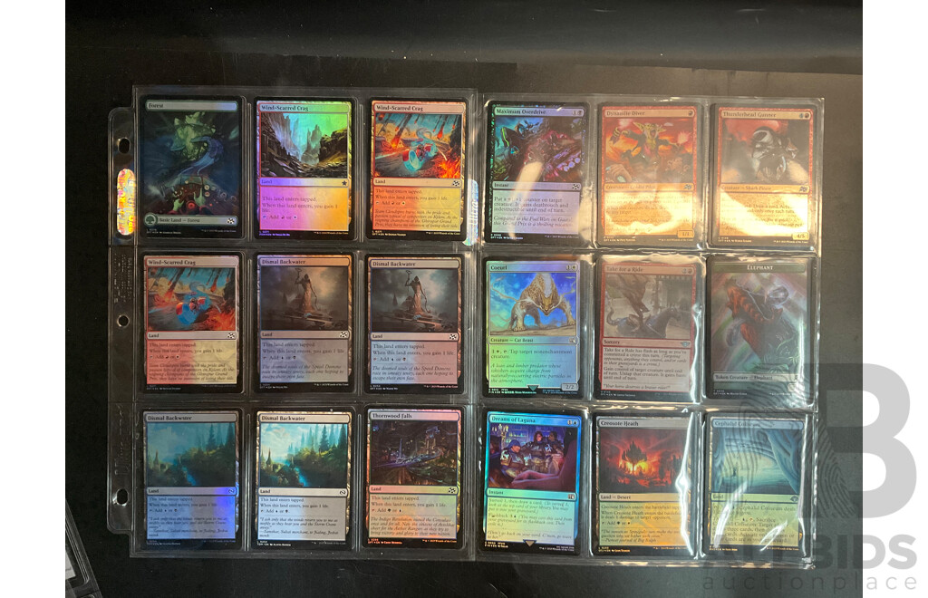 Magic: the Gathering Over 120 Foil Cards with 700 Loose Trading Cards