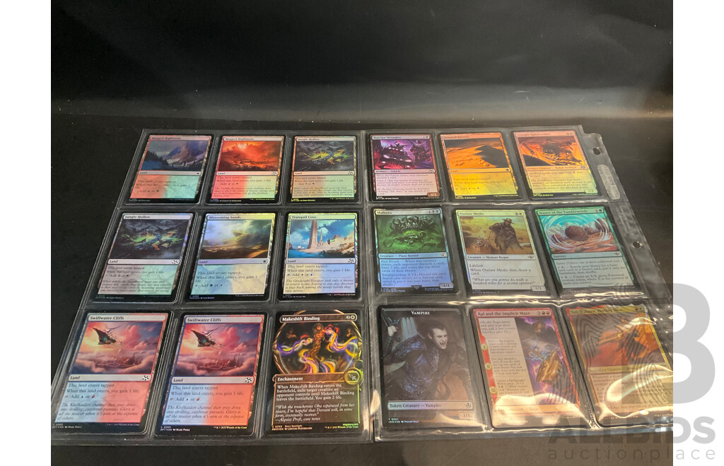 Magic: the Gathering Over 120 Foil Cards with 700 Loose Trading Cards
