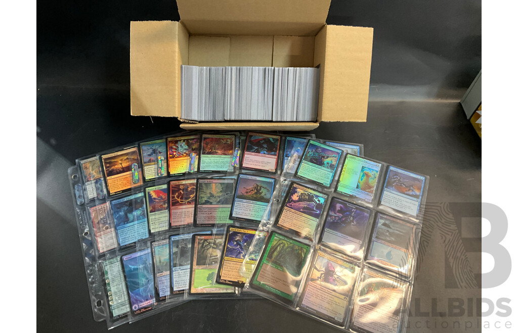 Magic: the Gathering Over 120 Foil Cards with 700 Loose Trading Cards