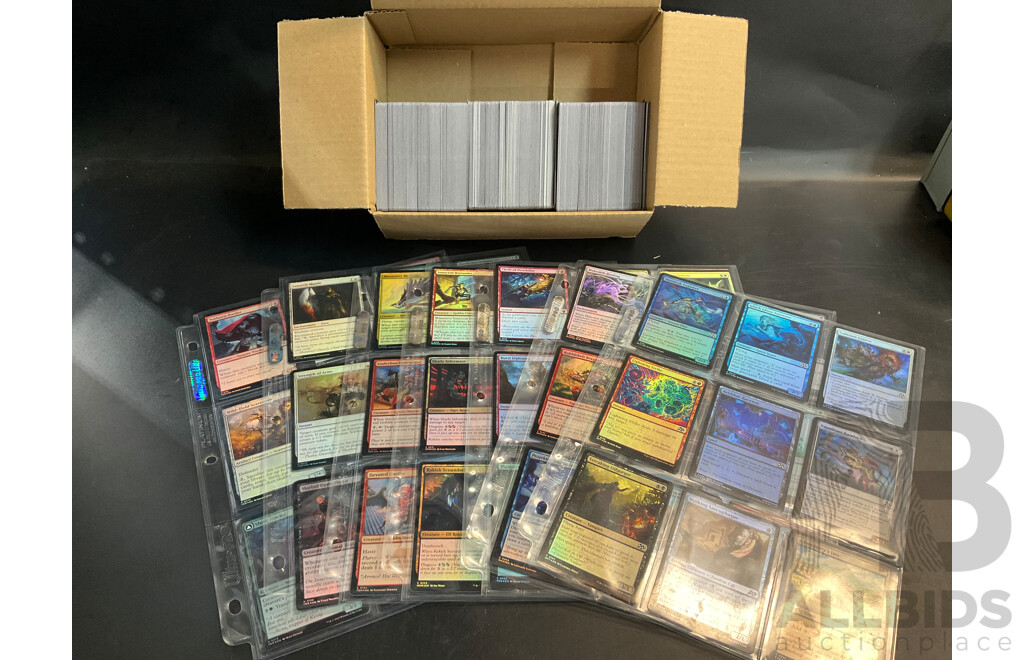 Magic: the Gathering Over 120 Foil Cards with 700 Loose Trading Cards