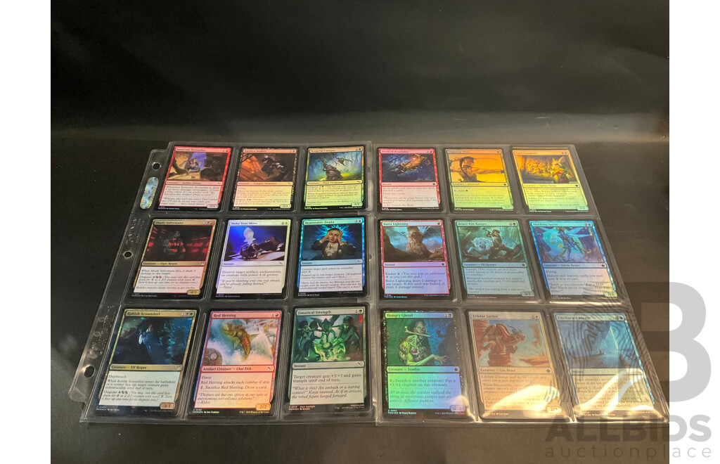 Magic: the Gathering Over 120 Foil Cards with 700 Loose Trading Cards