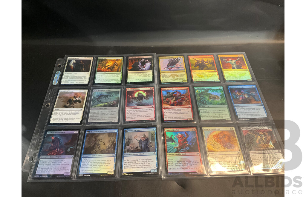 Magic: the Gathering Over 120 Foil Cards with 700 Loose Trading Cards