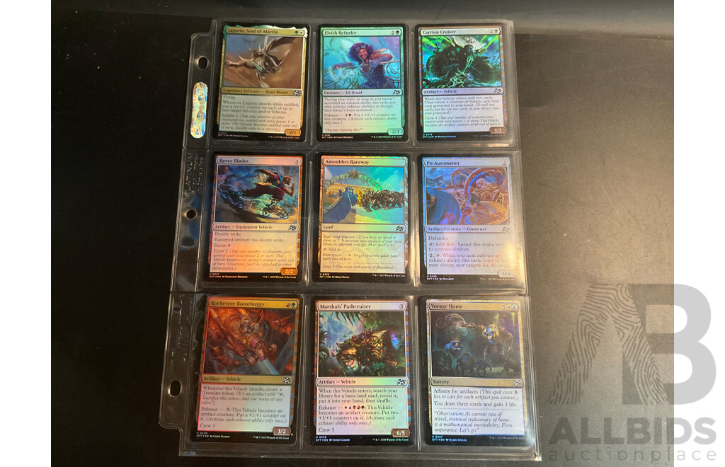 Magic: the Gathering Over 120 Foil Cards with 700 Loose Trading Cards