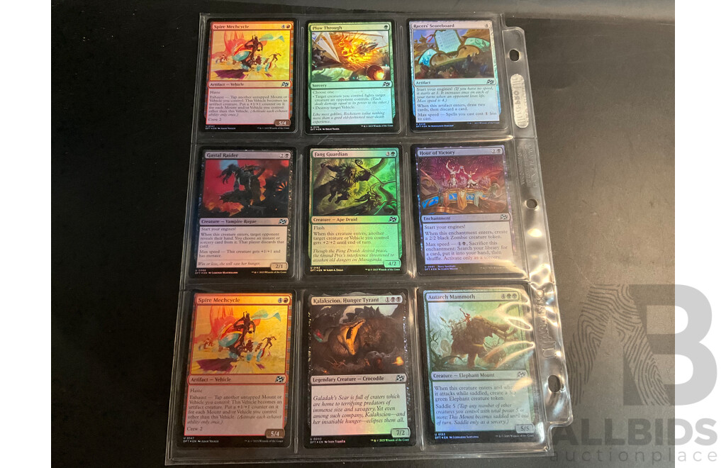 Magic: the Gathering Over 120 Foil Cards with 700 Loose Trading Cards