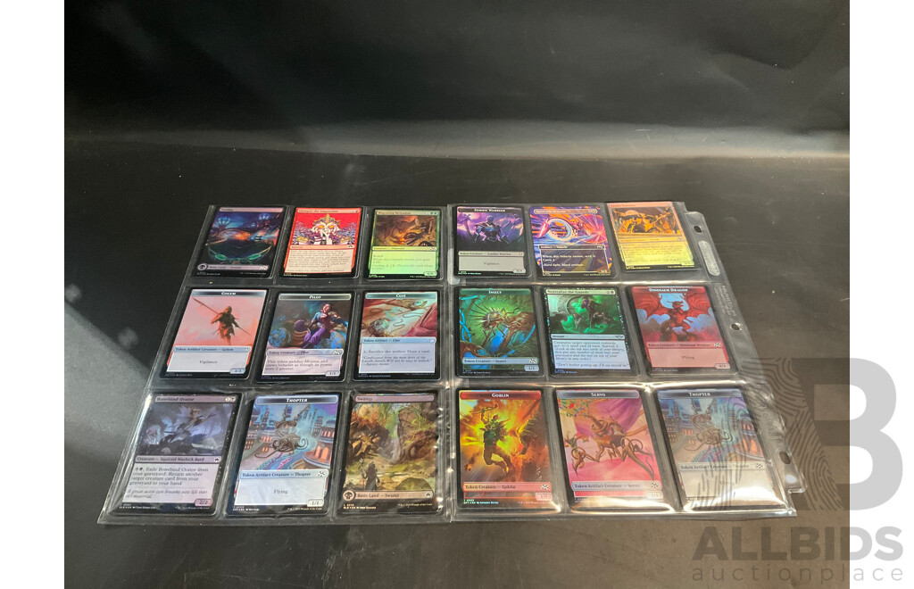 Magic: the Gathering Over 120 Foil Cards with 700 Loose Trading Cards