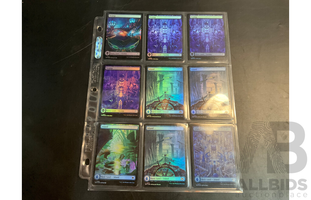 Magic: the Gathering Over 120 Foil Cards with 700 Loose Trading Cards