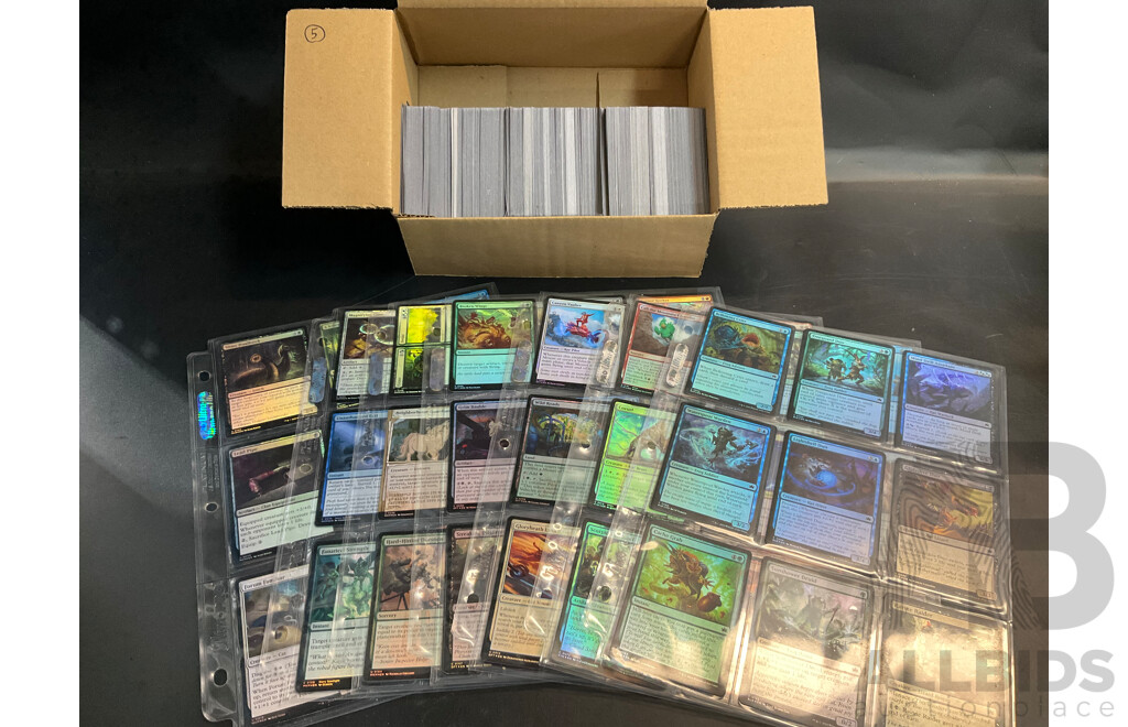 Magic: the Gathering Over 120 Foil Cards with 700 Loose Trading Cards