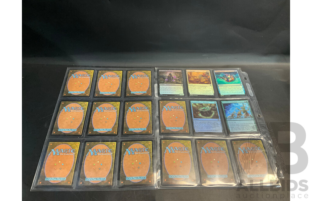 Magic: the Gathering Over 120 Foil Cards with 700 Loose Trading Cards