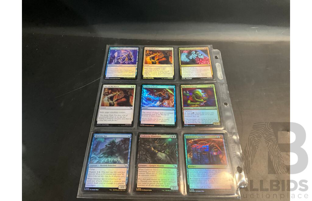 Magic: the Gathering Over 120 Foil Cards with 700 Loose Trading Cards