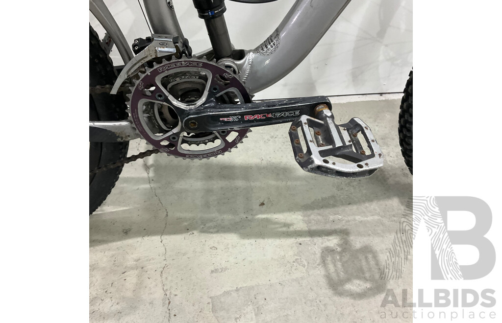 Giant Tarnce X1 Bike - Size 18''