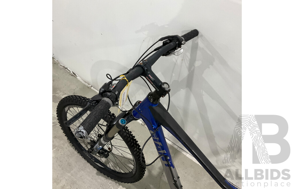 Giant Tarnce X1 Bike - Size 18''