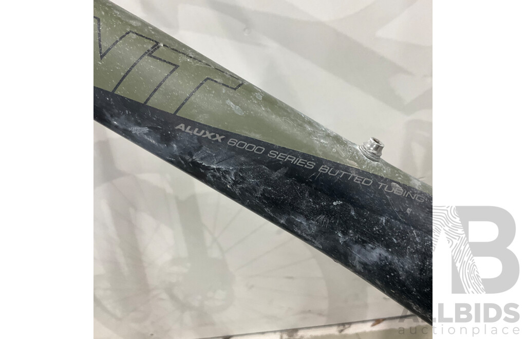 Giant ALUXX 6000 Series Bitted Tubing Bike