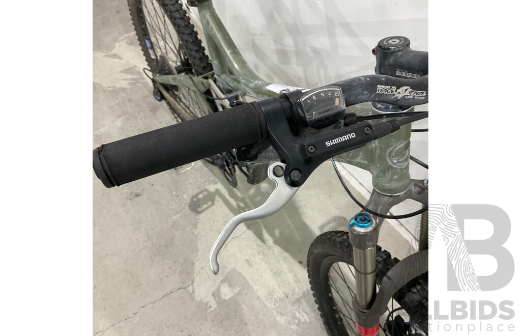 Giant ALUXX 6000 Series Bitted Tubing Bike