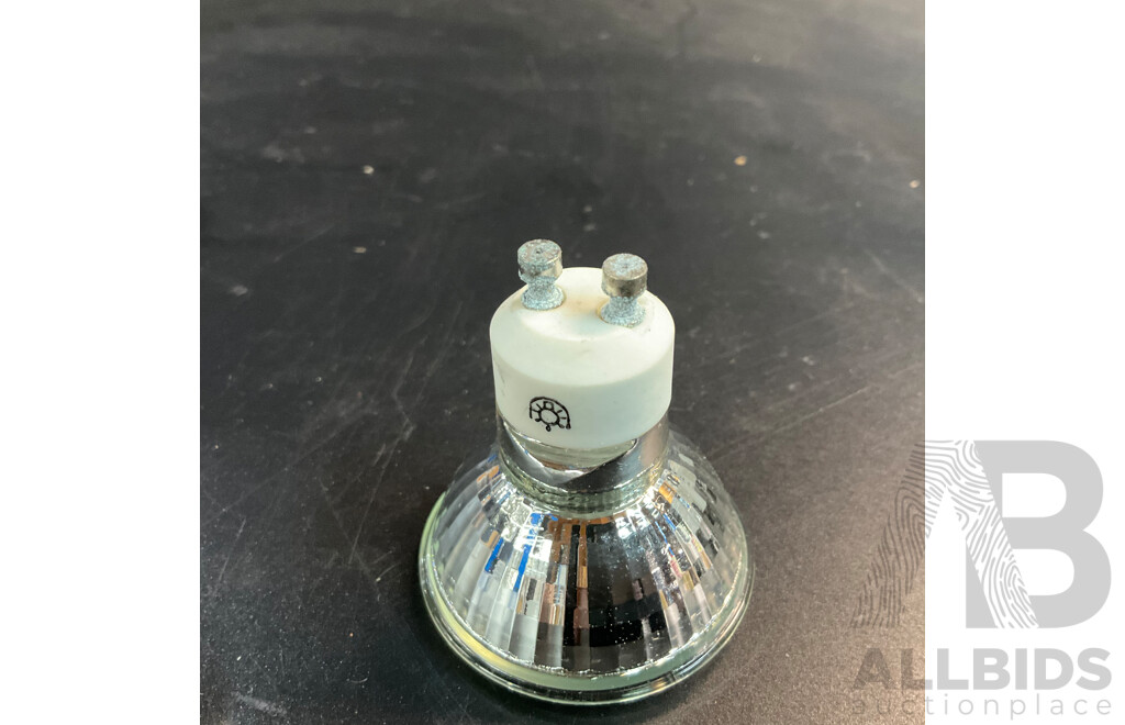 GU10 Adjustable Brass  4 Lights Spotlight - Lot of 8 ( with 32 Light Bulbs )