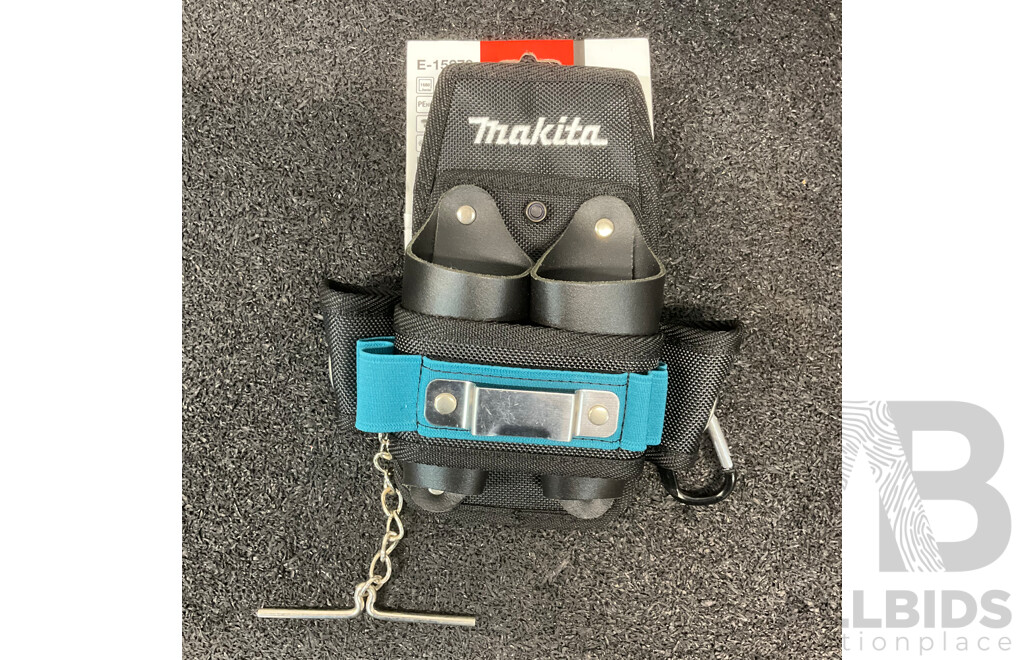 MAKITA 18V Angle Grinder (DGA452) with 3.0Ah Battery, Assorted Cutting Disks and Makita Holder