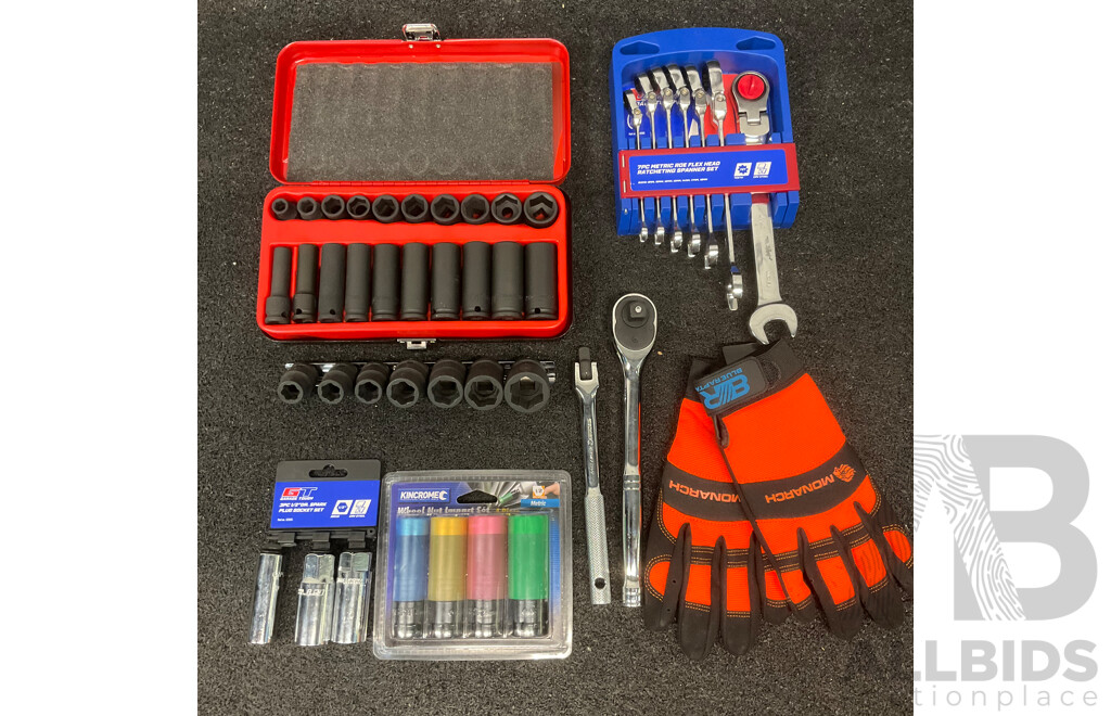 Collection of Various Automotive Tools, Including Ratchet Spanner Set, Socket Set and Others