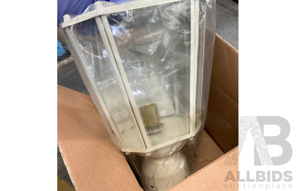 Bulk Lot - Assorted Light Fittings