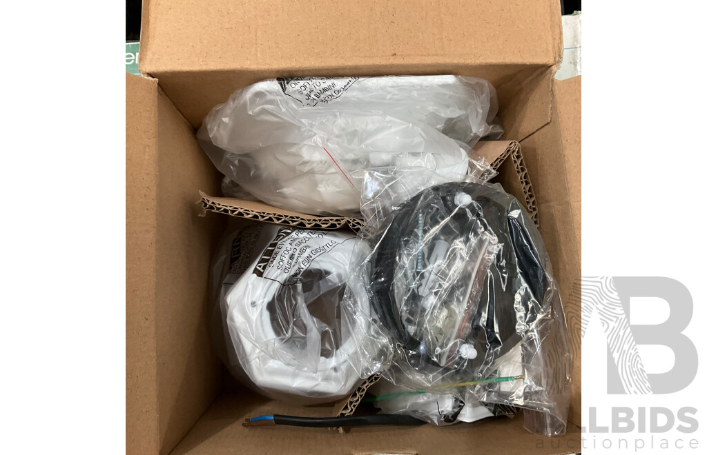 Bulk Lot - Assorted Light Fittings