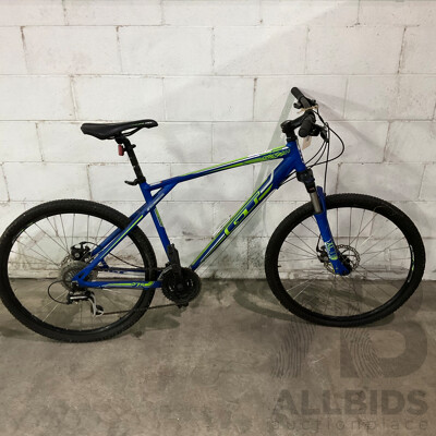 GT Aggressor Size L Bike