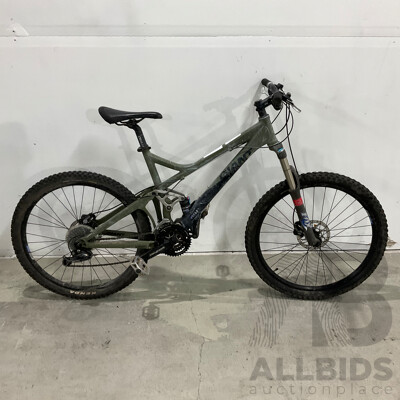 Giant ALUXX 6000 Series Bitted Tubing Bike