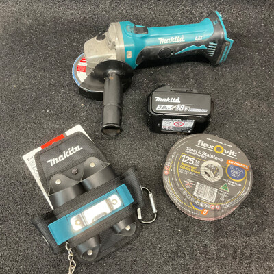 MAKITA 18V Angle Grinder (DGA452) with 3.0Ah Battery, Assorted Cutting Disks and Makita Holder