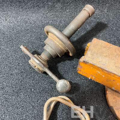 Vintage 4 1/2'' Bench Vise and Compression Tester