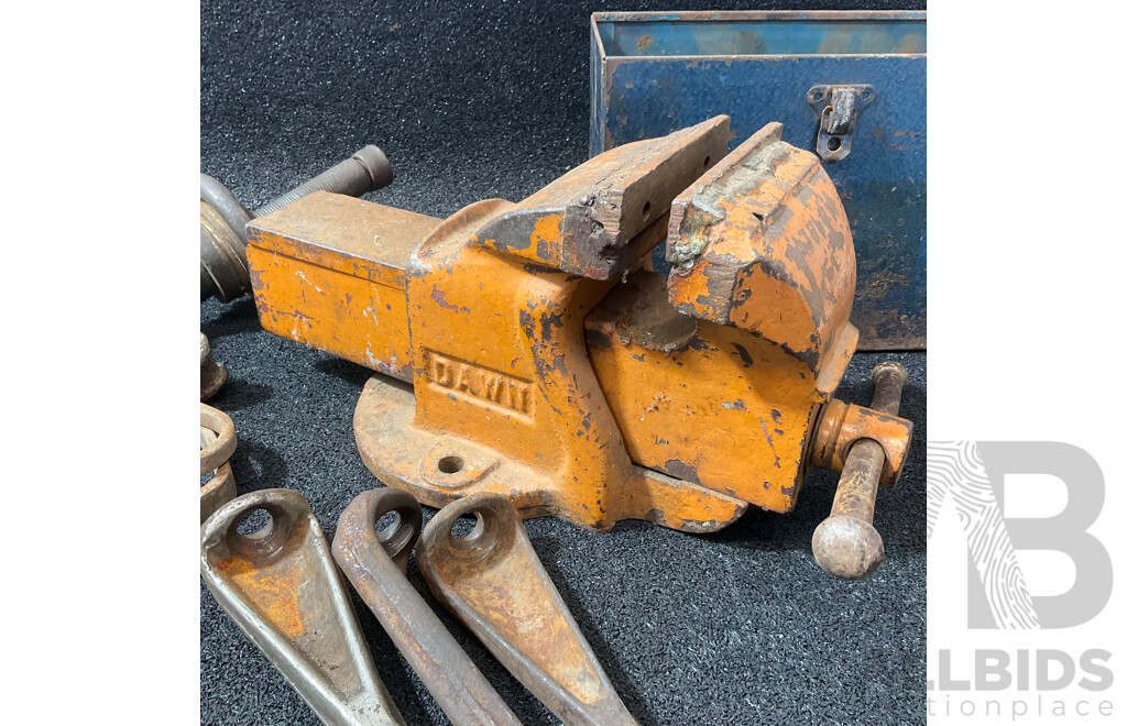 Vintage 4 1/2'' Bench Vise and Compression Tester