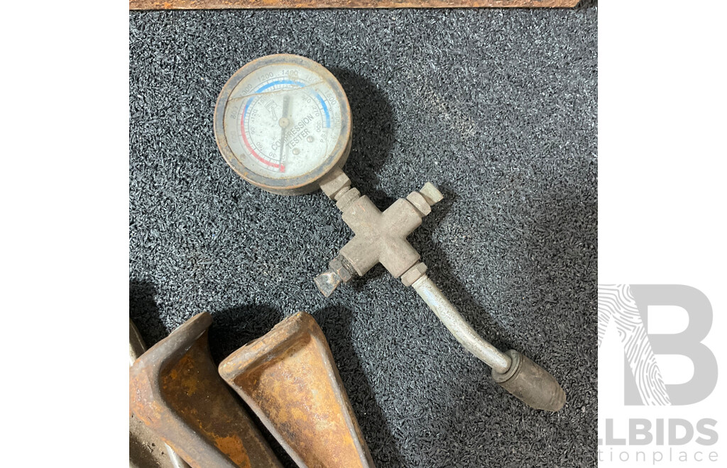 Vintage 4 1/2'' Bench Vise and Compression Tester