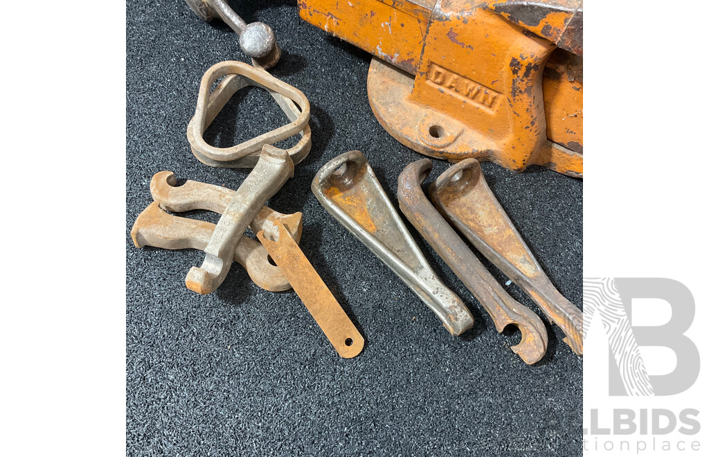 Vintage 4 1/2'' Bench Vise and Compression Tester