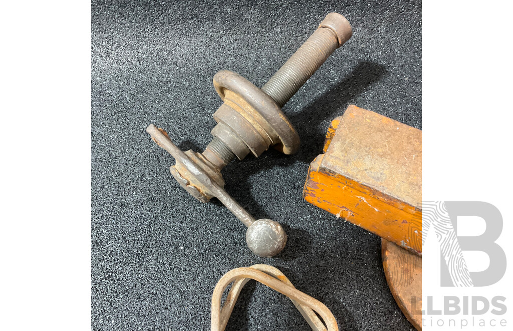 Vintage 4 1/2'' Bench Vise and Compression Tester