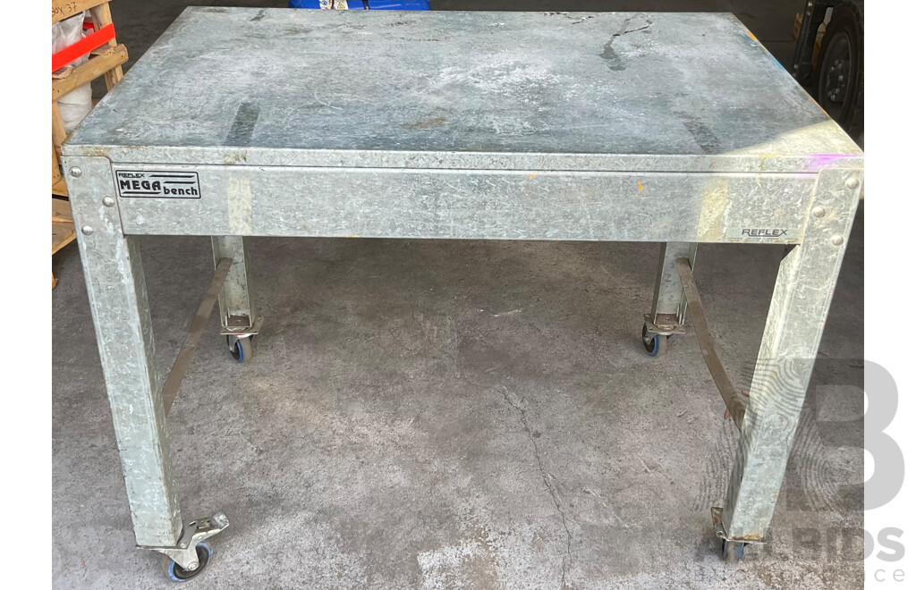 Heavy Duty Work Bench with Wheels