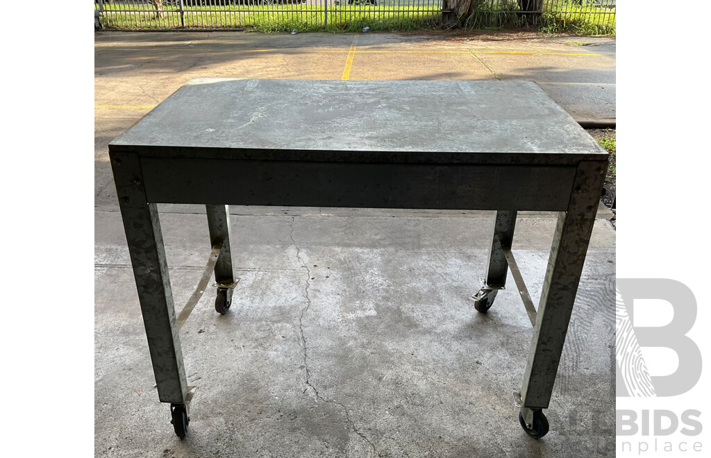 Heavy Duty Work Bench with Wheels