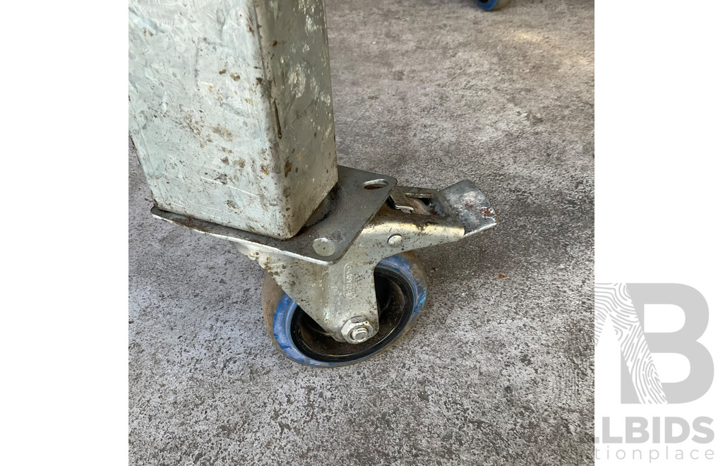 Heavy Duty Work Bench with Wheels